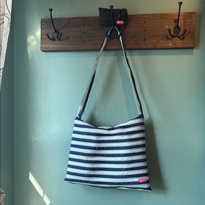 🌸NWOT🌸 zip-it Striped Shoulder Bag and zip-it Black change purse